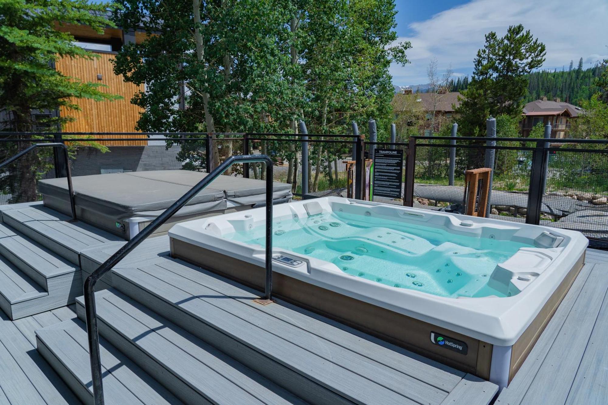Gravity Haus Hotel 3*