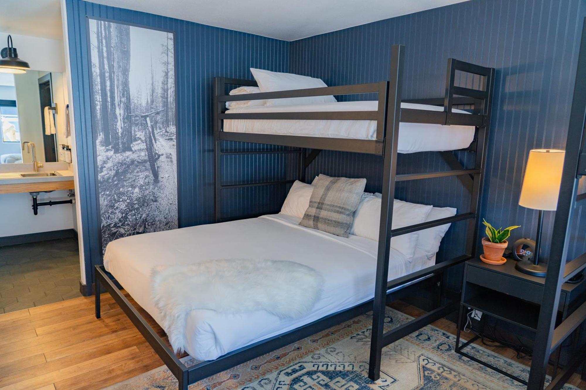 Gravity Haus Hotel 3*